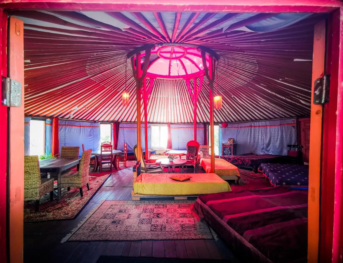 Au Bonheur Nomade Hotel Livry  ภายนอก รูปภาพ