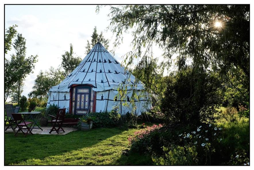 Au Bonheur Nomade Hotel Livry  ภายนอก รูปภาพ