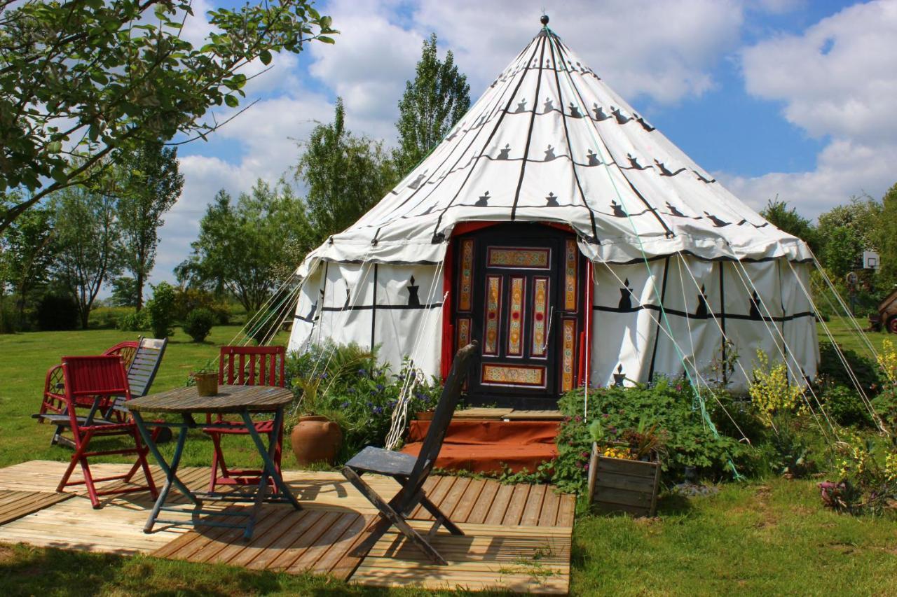Au Bonheur Nomade Hotel Livry  ภายนอก รูปภาพ