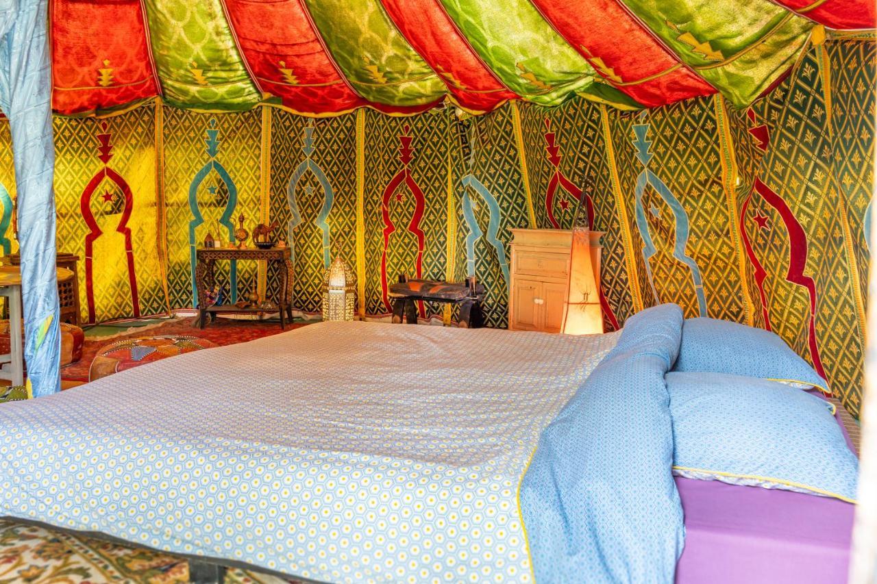 Au Bonheur Nomade Hotel Livry  ภายนอก รูปภาพ