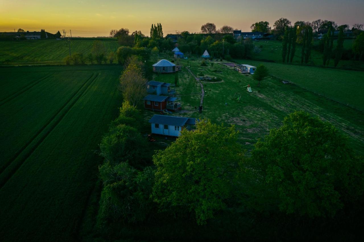 Au Bonheur Nomade Hotel Livry  ภายนอก รูปภาพ