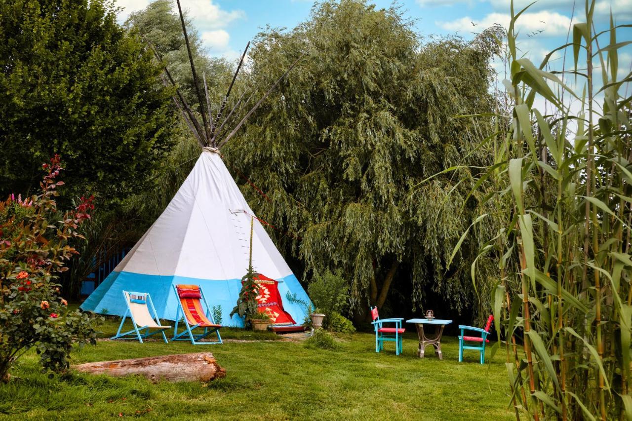 Au Bonheur Nomade Hotel Livry  ภายนอก รูปภาพ