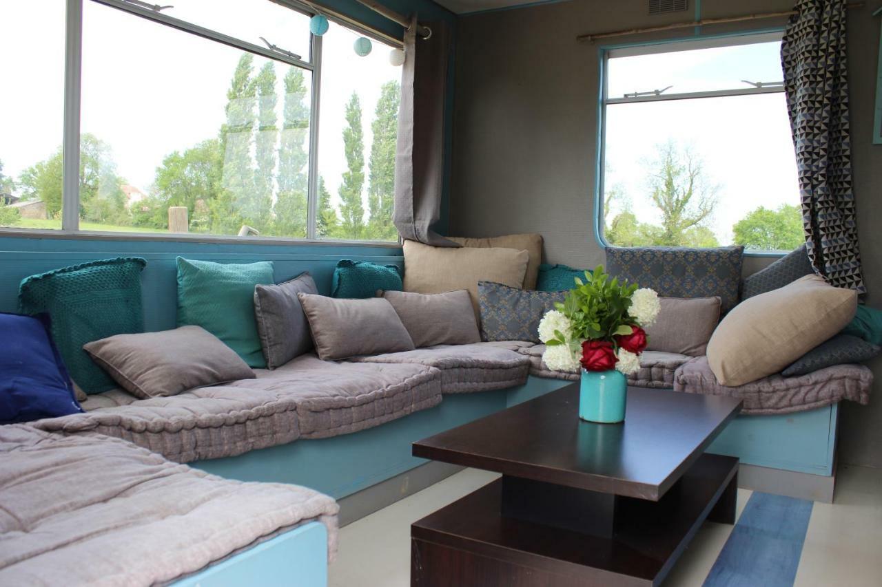 Au Bonheur Nomade Hotel Livry  ภายนอก รูปภาพ