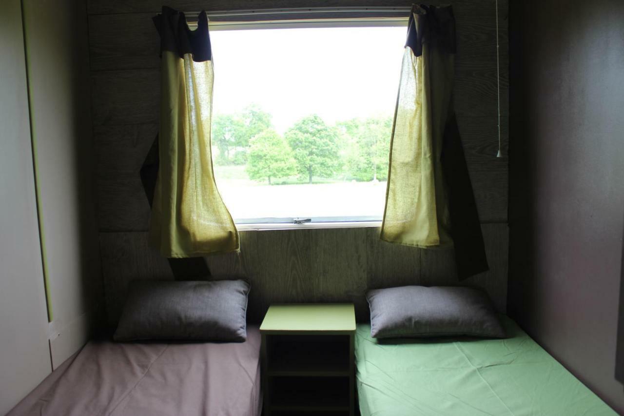 Au Bonheur Nomade Hotel Livry  ภายนอก รูปภาพ